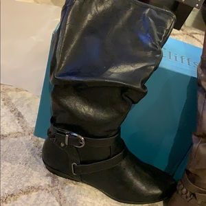 Black Woman’s Cliffs wide calf’s boots
